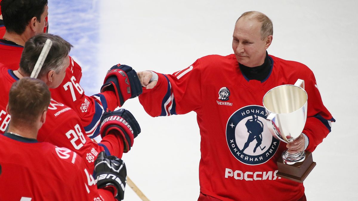 Ruský deník: Hokejové MS je v Rusku téma, i když na něm nehraje. Režim ví proč